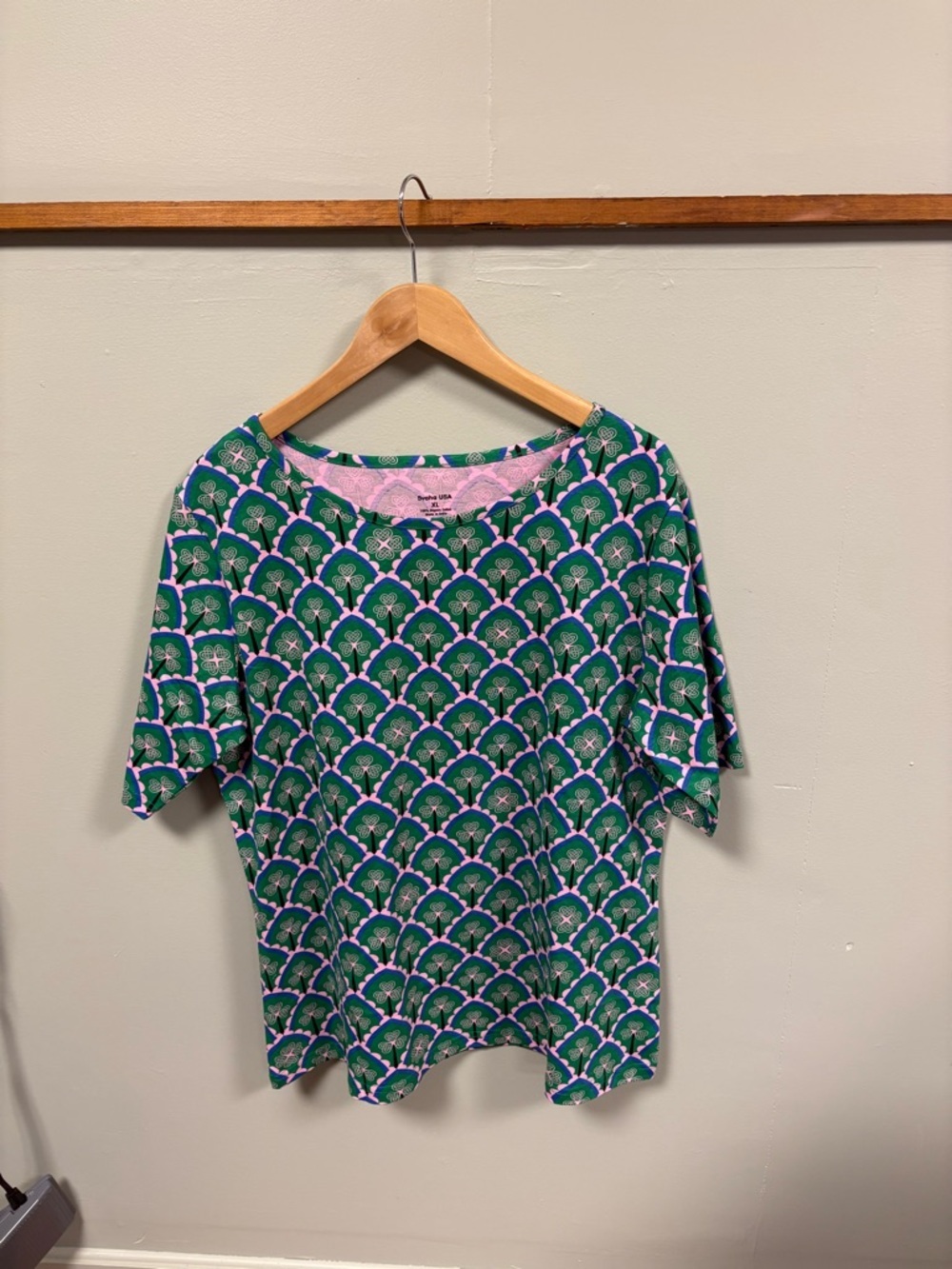 Celtic clover Green & Pink Short Sleeve Top - Picture 2 of 6